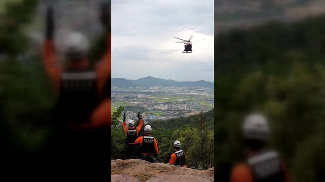 등산객, 10미터 아래로 떨어져 다쳐...헬기로 후송 / YTN
