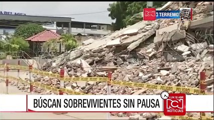 Ecuatorianos buscan a sus familiares en la Ruta del Sol, zona afectada por el terremoto