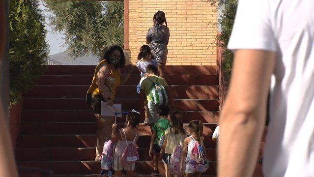 Padres del República Uruguay critican improvisación en las administraciones