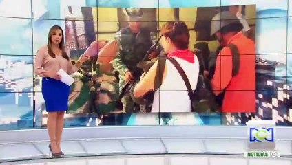 Polémico video muestra a civiles recibiendo dotación del Ejército y fusiles en Venezuela