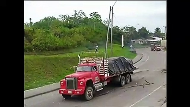 Paro en Buenaventura: jóvenes lanzaron piedras y palos contra vehículos