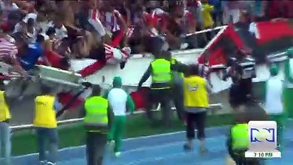 Doce heridos tras desprendimiento de una baranda en partido Junior - Nacional