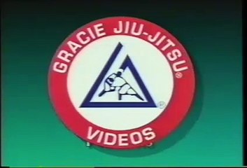 Gracie Jiu-Jitsu Basics Vol.1 Close the distance - Escaping from the Mount - 1of3