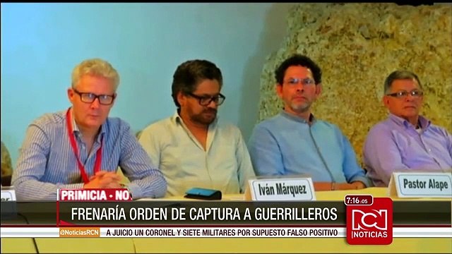 Santos obtendría facultades para suspender órdenes de captura contra guerrilleros rasos