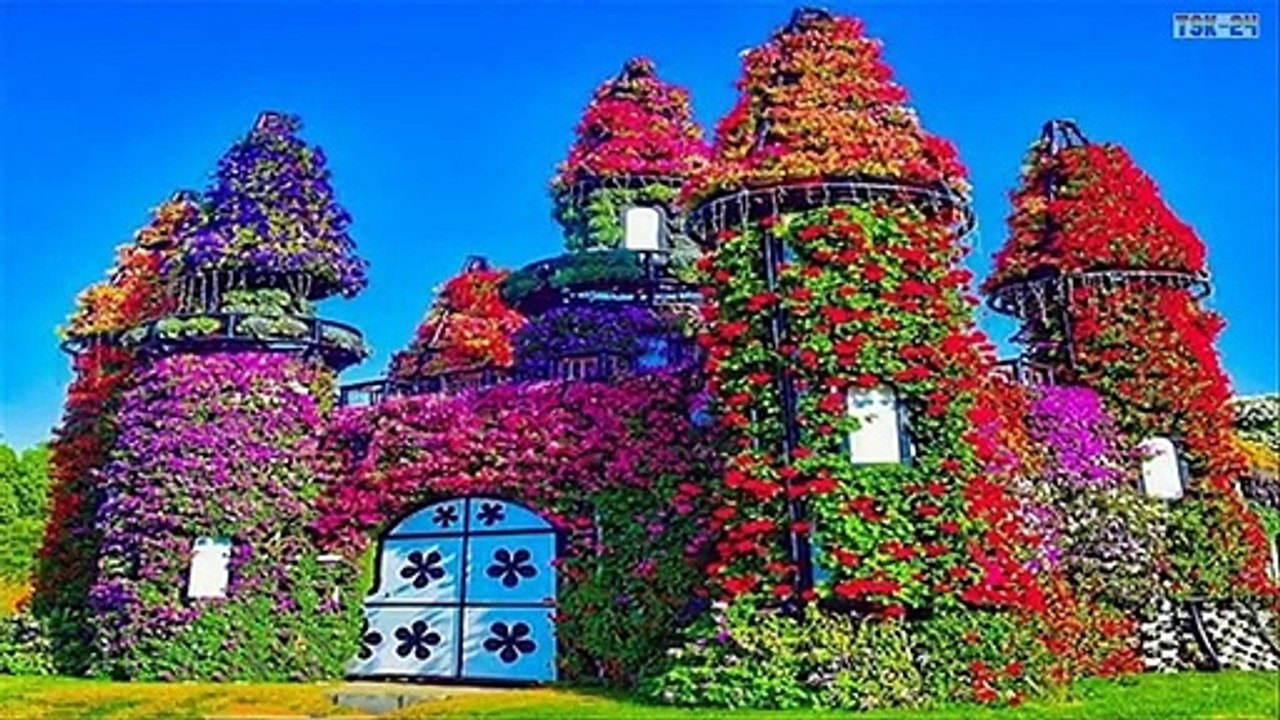 Houses and Beautiful Gardens in the World