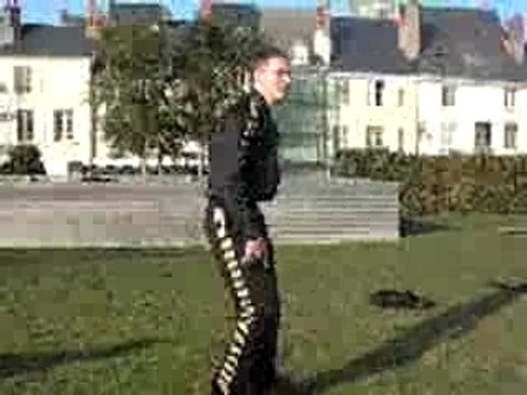 entrainemen tecktonik dans le pti parc au dessus de paté