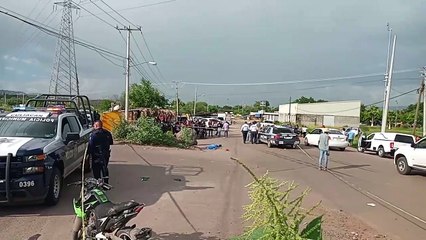 Camión de carga embiste a motociclistas en El Ranchito, uno muere y otro queda grave