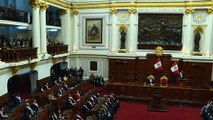 Vizcarra recurre a corte constitucional para detener proceso de destitución en Perú