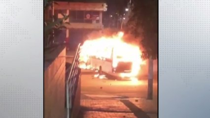 Dejan en libertad a señalados de incinerar bus de la Policía