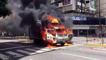 Manifestantes incendiaron camión durante protesta opositora en Venezuela