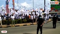 300 penyokong Warisan bawa bendera bersurai selepas dihampiri polis