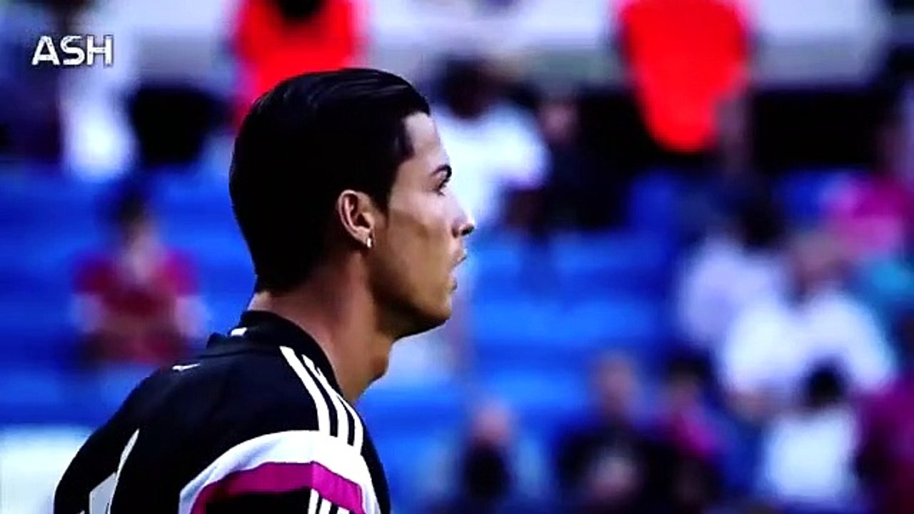 Cristiano_Ronaldo_vs_Ronaldinho_●_Freestyle_●_Crazy_Tricks(360p)