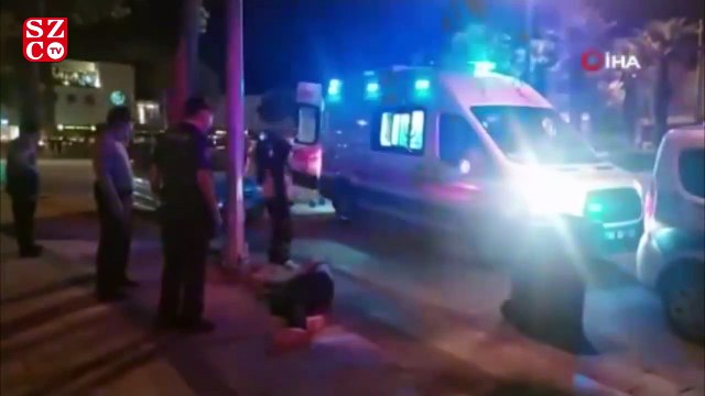 Yolda yürürken aniden yere düşen genç panik oluşturdu