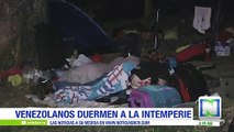Algunos migrantes venezolanos duermen a la intemperie en Cali
