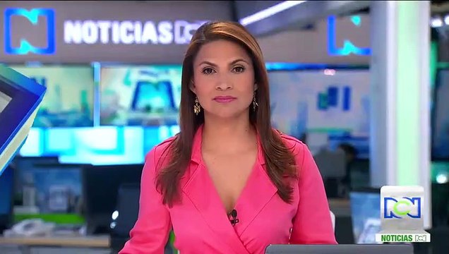 Bomberos tratan de controlar un gran incendio que se presenta en Tokio