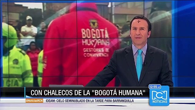 Hombres con chalecos de la Bogotá Humana estuvieron en los bloqueos a Transmilenio