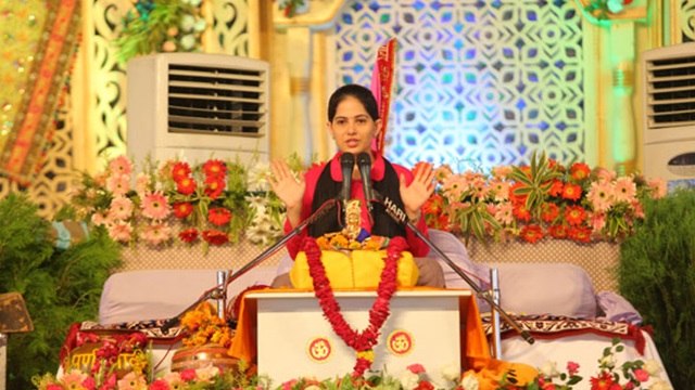 जया किशोरी जी कथा वाचन की कितनी लेती हैं फीस | Jaya Kishori Ji Fees Structure | Boldsky