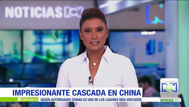 Arcoíris aparece en medio de una catarata en China