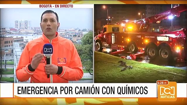 Emergencia por accidente de camión que transportaba químicos en Bogotá