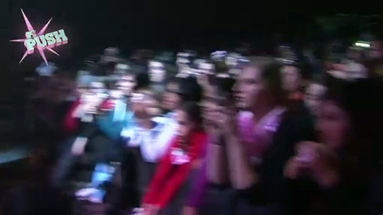 Selena Gomez - Falling Down (Live @ Gramercy Theater NYC) (MTV Push) (2010/02/11) 720p