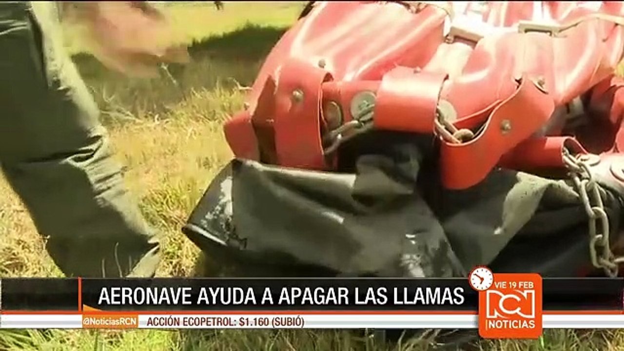 Helicóptero de la 'Operación Jaque' ayuda a apagar incendios
