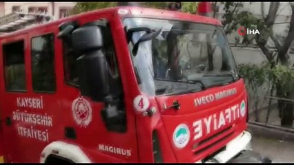 Müstakil evin çatısında çıkan yangın paniğe neden oldu