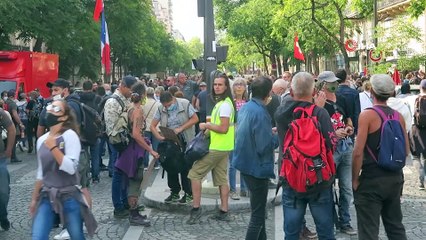 - Sarı Yelekliler yeniden Paris sokaklarında