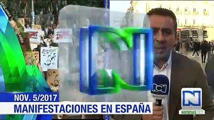 El destituido presidente, Carles Puigdemont, se presentó ante las autoridades