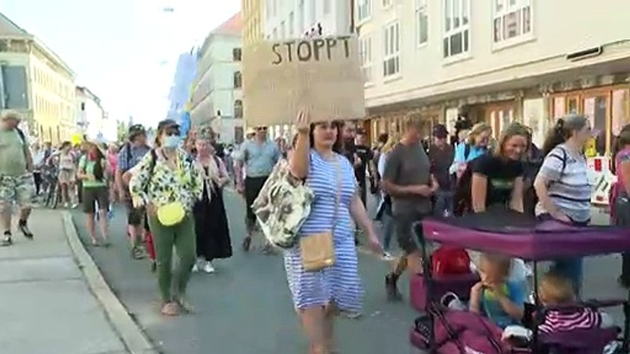 'Querdenken'-Demo in München: 'Man hat uns unsere Grundrechte genommen'