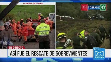Socorristas trabajan sin descanso para recuperar cuerpos de víctimas del accidente