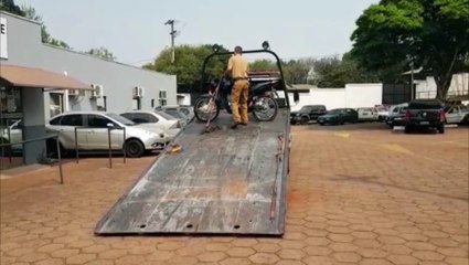 Moto furtada é encontrada na Rua Paraná