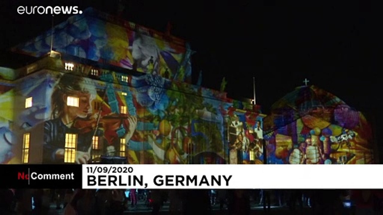 Berlin erstrahlt im bunten Licht: 'Together we shine'
