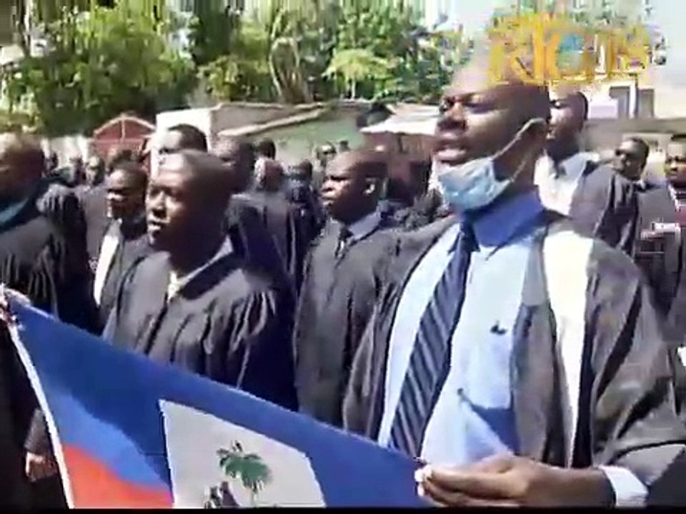 Avoka nan bawo kwadèboukè yo mache nan komin lan pou mande jistis pou batonye Monferrier Dorval