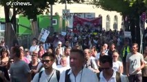شاهد: مظاهرات احتجاجية في ألمانيا للتنديد بإجراءات الحكومة لمكافحة فيروس كورونا المستجد