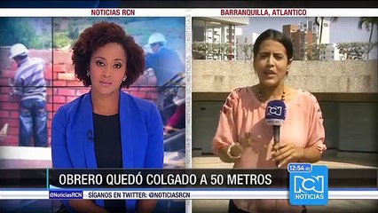 Rescataron a un obrero que quedó colgando de un andamio en edificio de Barranquilla
