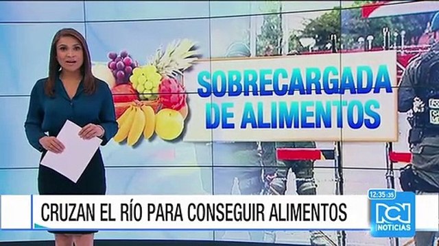 Antes de la reapertura de la frontera, cientos de venezolanos cruzaron el río en embarcaciones