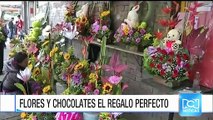Flores y chocolates, dos regalos tradicionales en el Día de la Madre