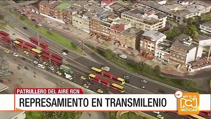 Bus de Transmilenio varado genera trancón en centro de Bogotá