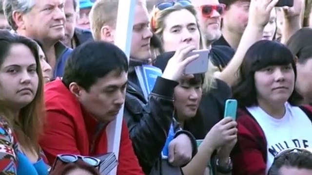 El protagonista de 'X Files' David Duchovny recibe la estrella de la fama en Hollywood.