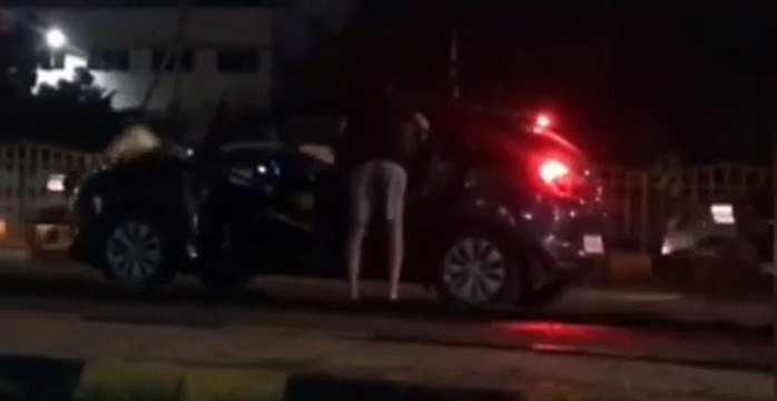 नशे में धुत्त रईसजादों ने किया सड़क पर तमाशा, भीड़ देखकर हुए रवाना