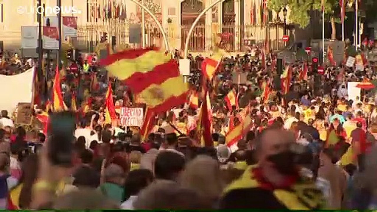 Protest mit Pinocchio-Nase: Demo gegen Corona-Politik in Madrid