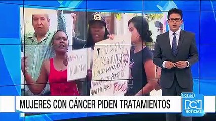 Mujeres con cáncer realizaron un plantón al frente de Coomeva en Medellín