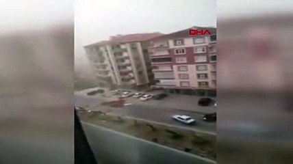 Yozgat'ta şiddetli rüzgar çatıları böyle uçurdu