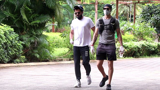 Anil Kapoor spotted jogging at park in Juhu ; Watch Video |FilmiBeat