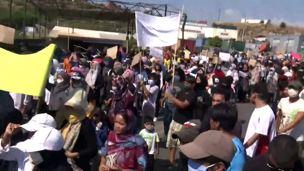 Grecia inicia el traslado de parte de los migrantes afectados por el incendio en Moria