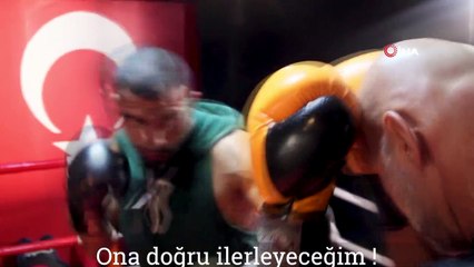 Azerbaycanlı sporcu Aykhan Mammadov, gençleri savunma sporlarına teşvik ediyor