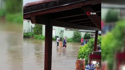 Bursa'da sel hayatı felç etti