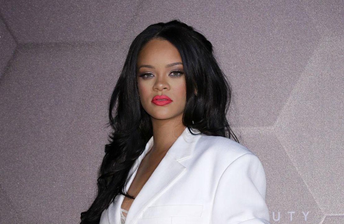 Rihanna says using dating apps is brave