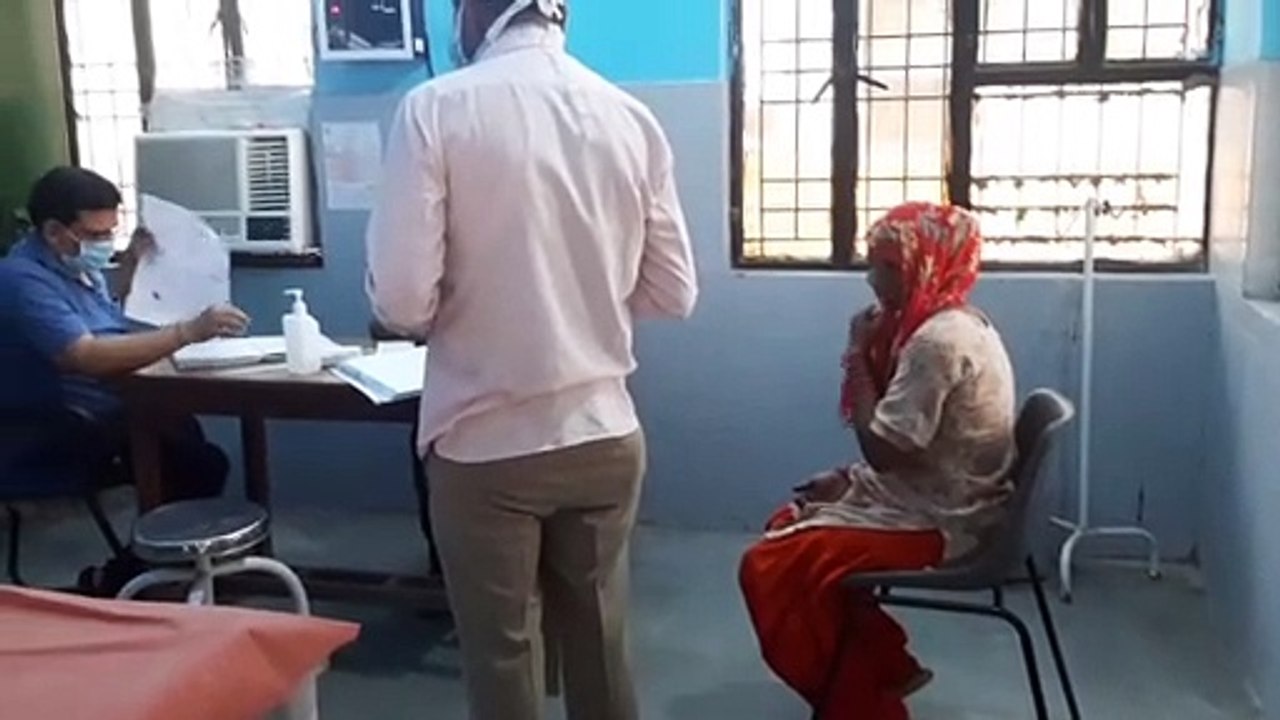 जमीनी बंटवारे को लेकर सगे भाइयों में चले लाठी-डंडे, महिला घायल