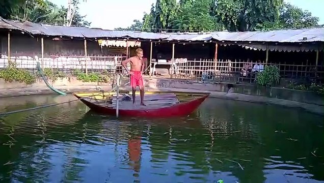 People Live in the Water! amazing event Living man underwater